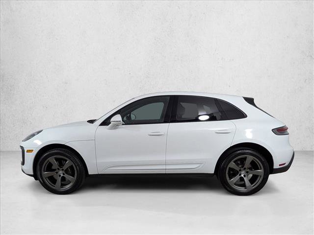 Certified 2025 Porsche Macan AWD/4WD image 2