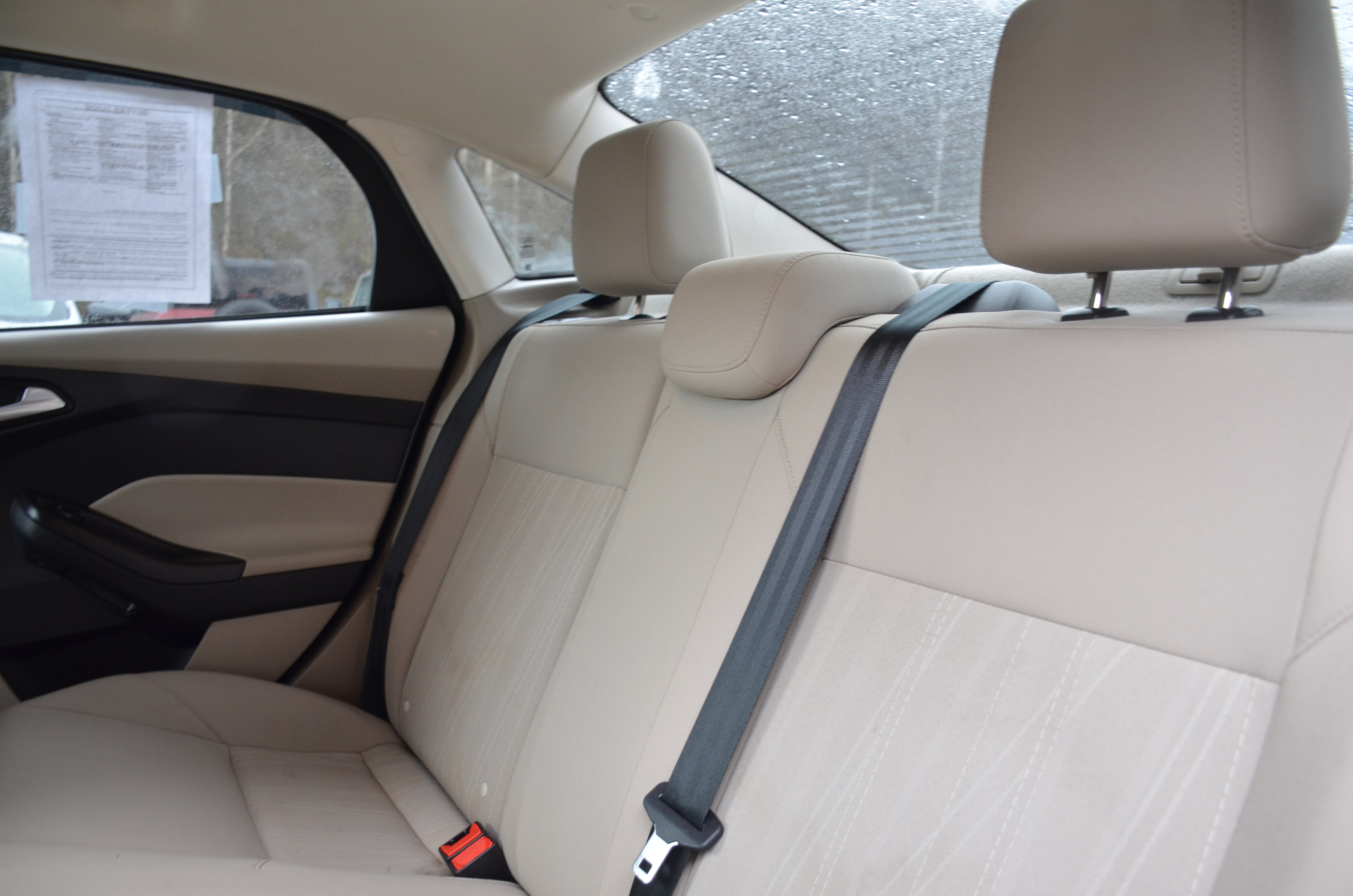 Used 2018 Ford Focus SE w/ SE Appearance Package image 18