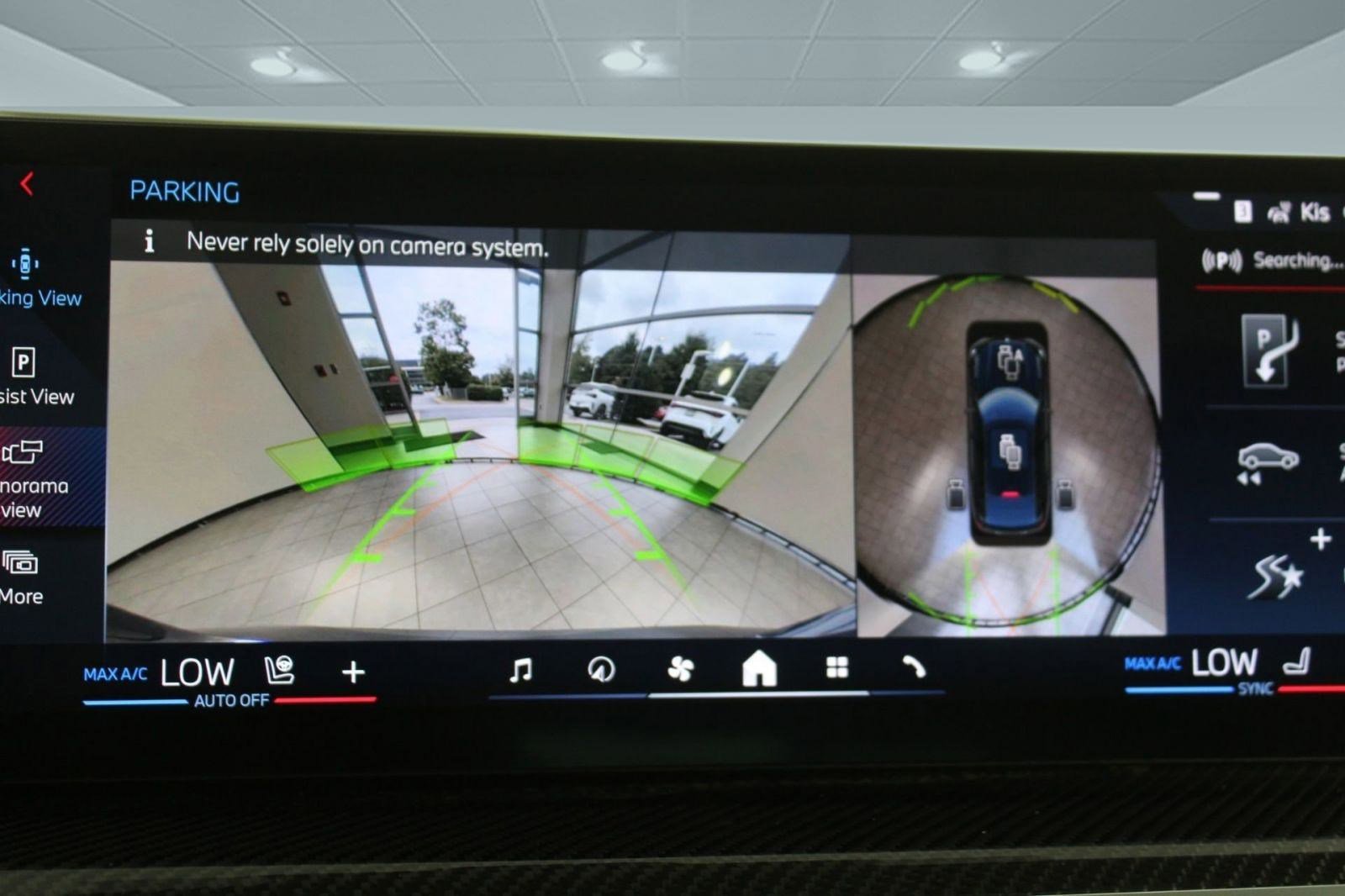 Certified 2024 BMW X6 M60i w/ Dynamic Handling Package image 36