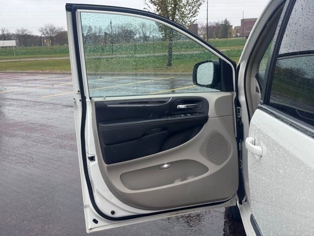 Used 2012 Chrysler Town & Country Touring w/ Entertainment Group #1 image 4