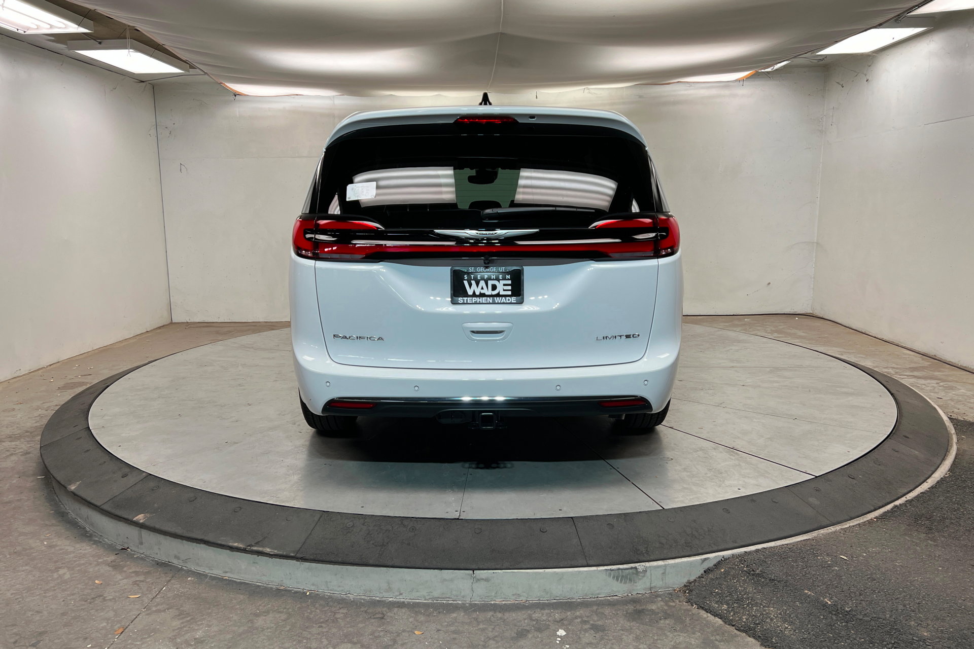 New 2026 Chrysler Pacifica Limited w/ Trailer Tow Group image 4