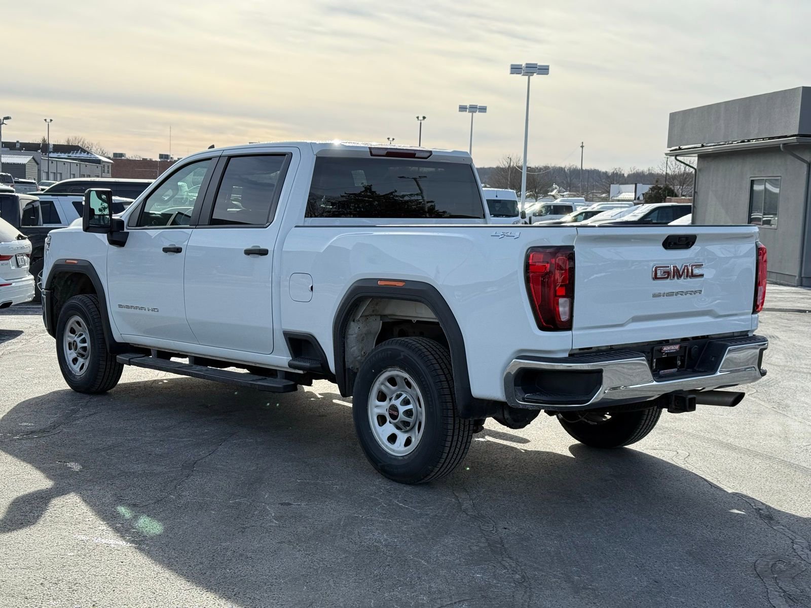 Used 2024 GMC Sierra 2500 Pro w/ Convenience Package image 5
