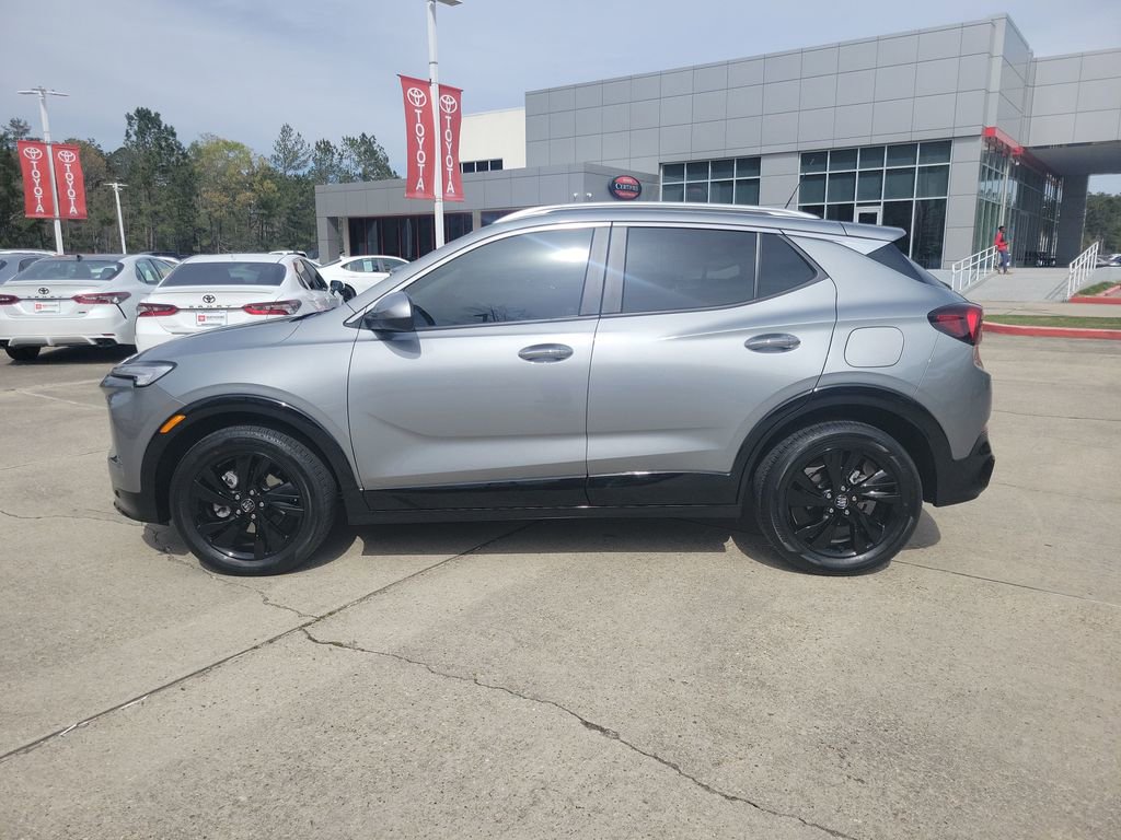 Used 2024 Buick Encore GX Sport Touring image 2