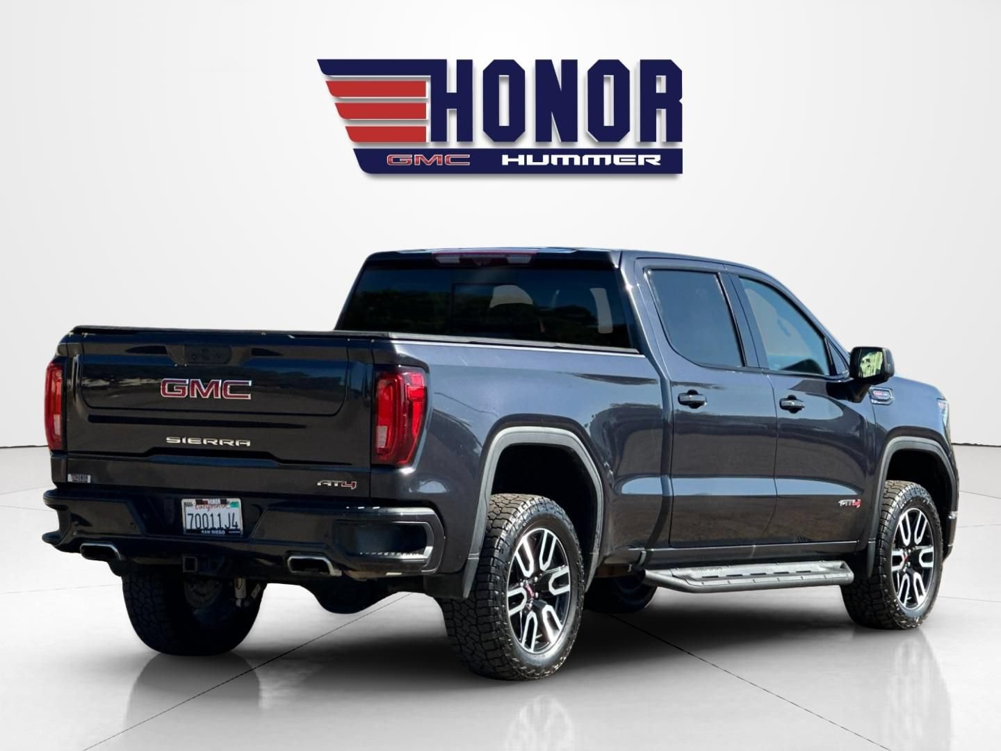 Used 2024 GMC Sierra 1500 AT4 w/ Technology Package AWD/4WD image 4