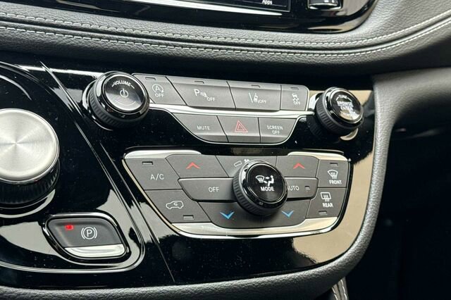 New 2026 Chrysler Pacifica Limited w/ S Appearance Package image 19