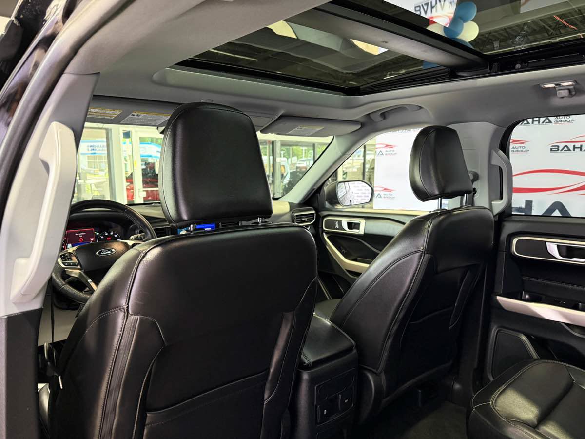 Used 2023 Ford Explorer XLT w/ Equipment Group 202A AWD/4WD image 43