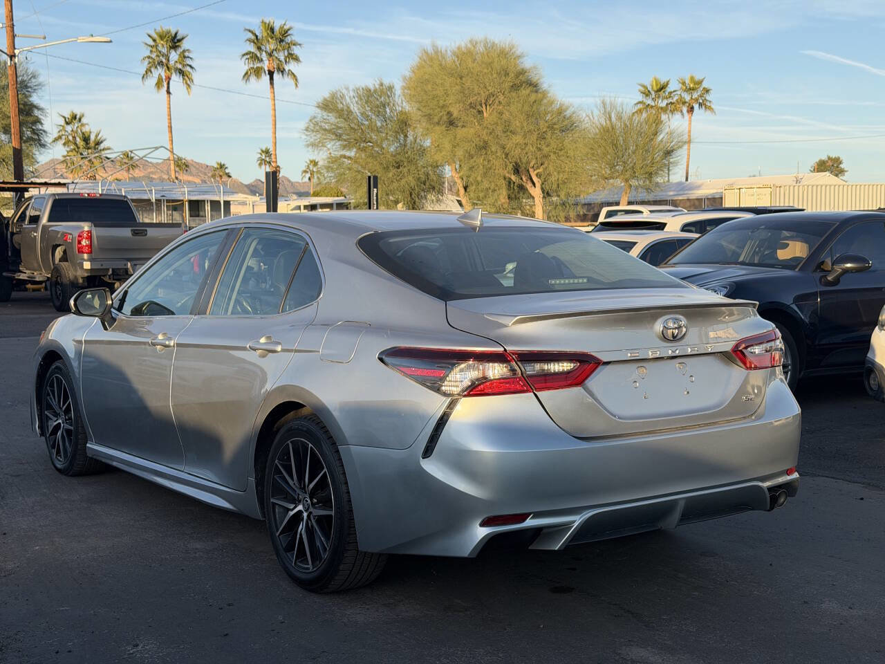 Used 2021 Toyota Camry SE image 7