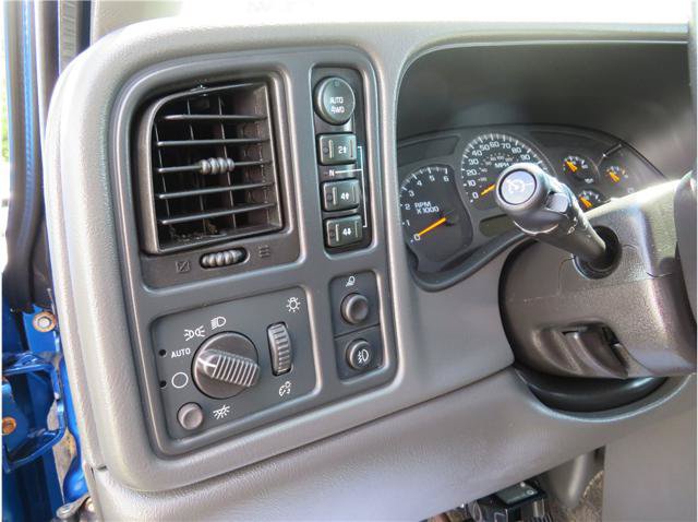Used 2003 Chevrolet Avalanche 4x4 w/ Driver Convenience Package image 11