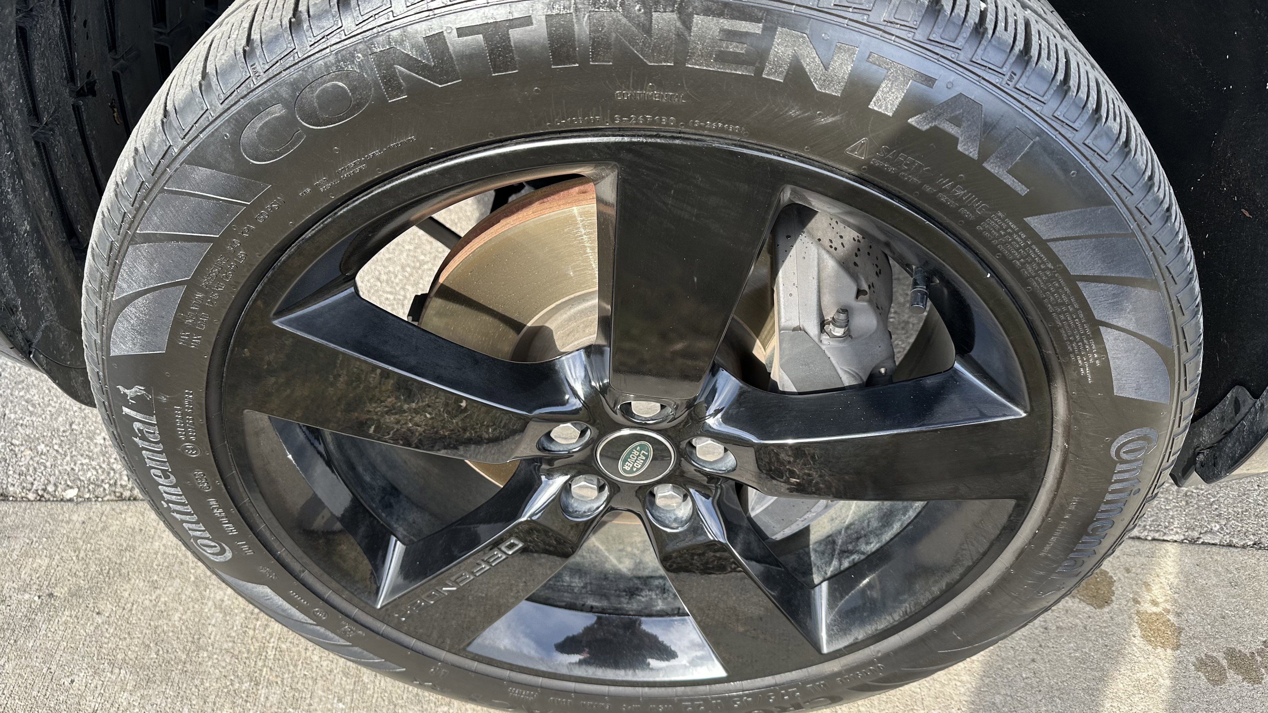 Used 2024 Land Rover Defender 110 X-Dynamic SE image 12