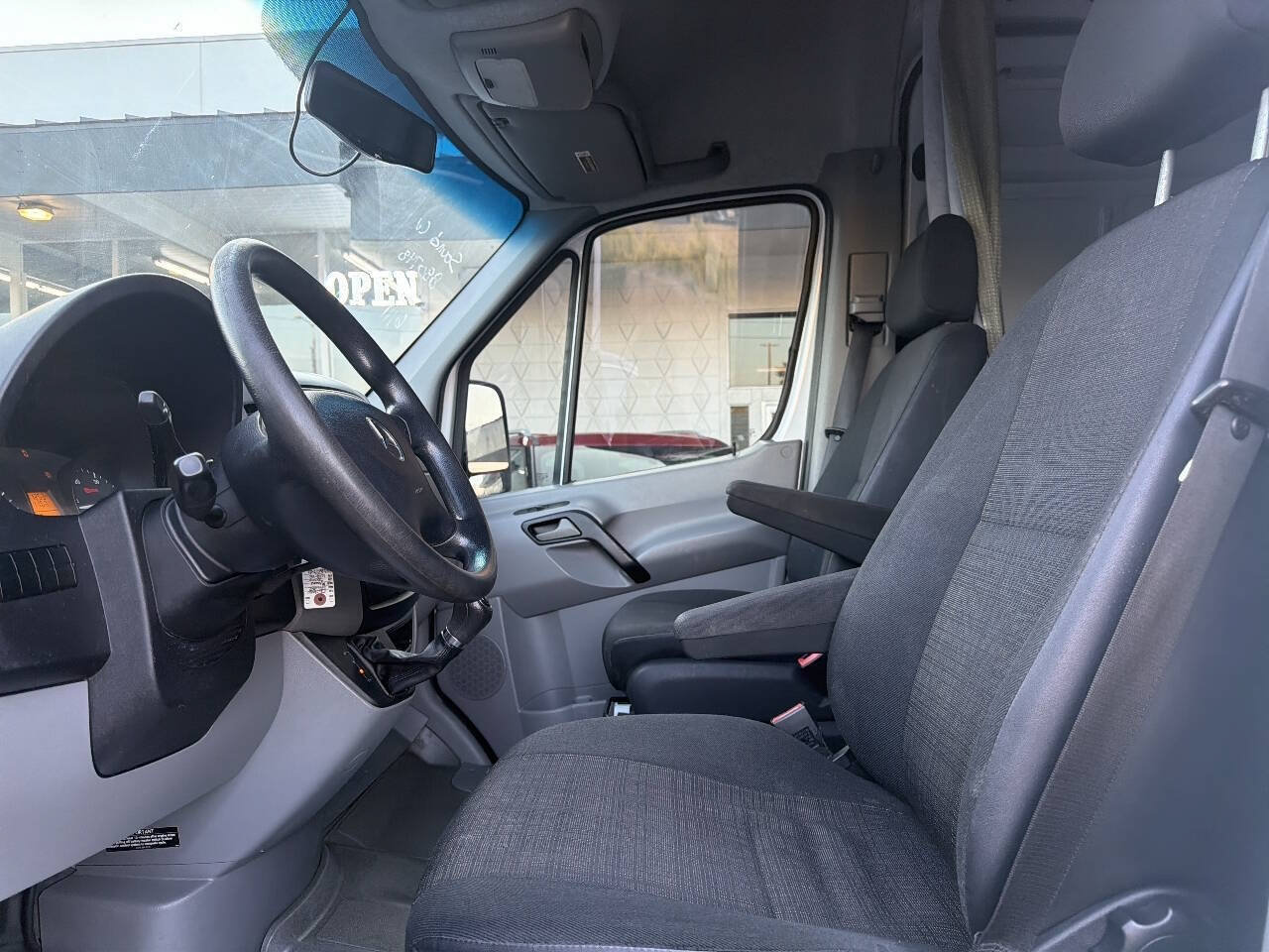 Used 2014 Mercedes-Benz Sprinter 2500 image 15