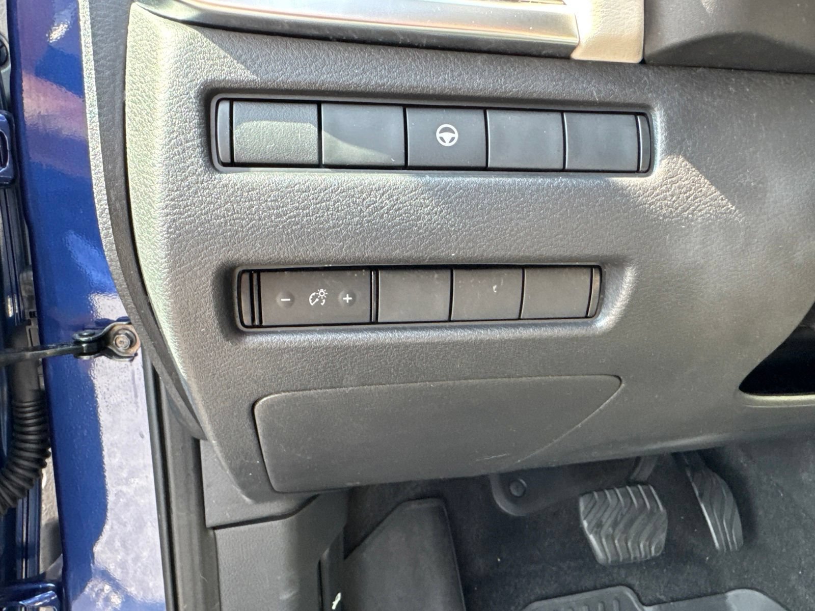 Used 2023 Nissan Rogue SV FWD image 18