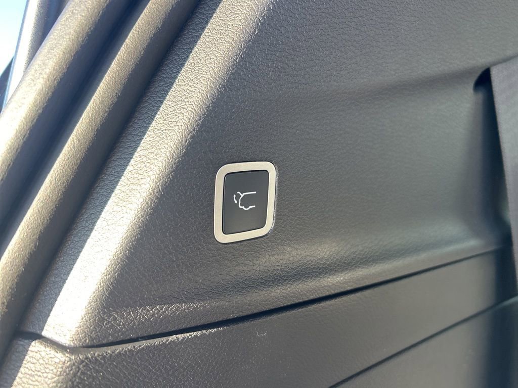 New 2026 Chrysler Voyager LX FWD image 19