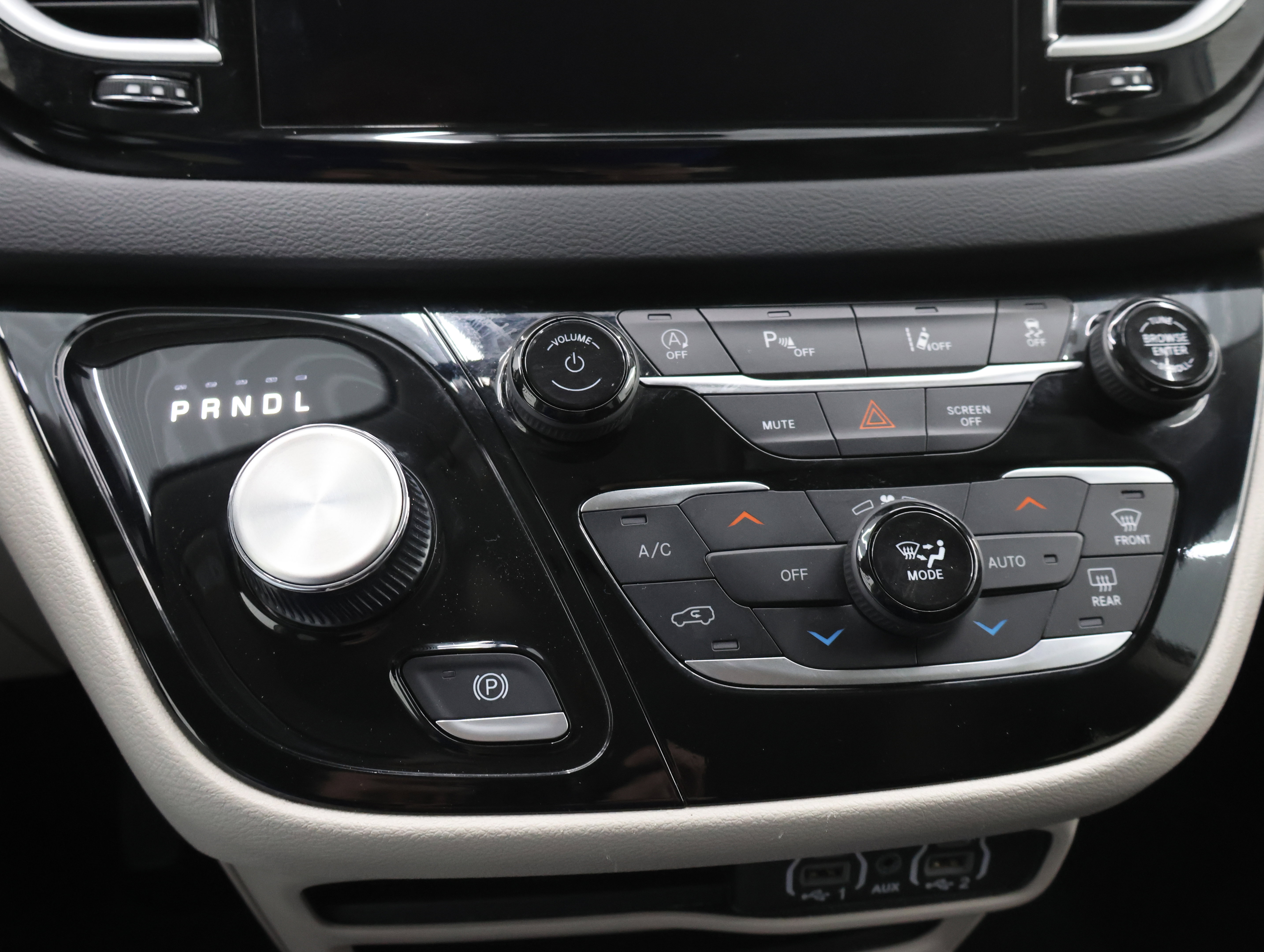 Used 2024 Chrysler Pacifica Touring-L FWD image 48