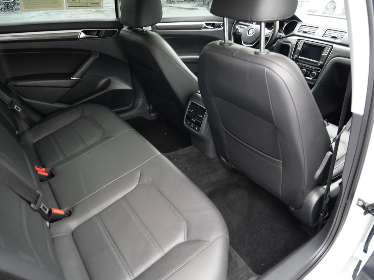 Used 2017 Volkswagen Passat 1.8T SE FWD image 29