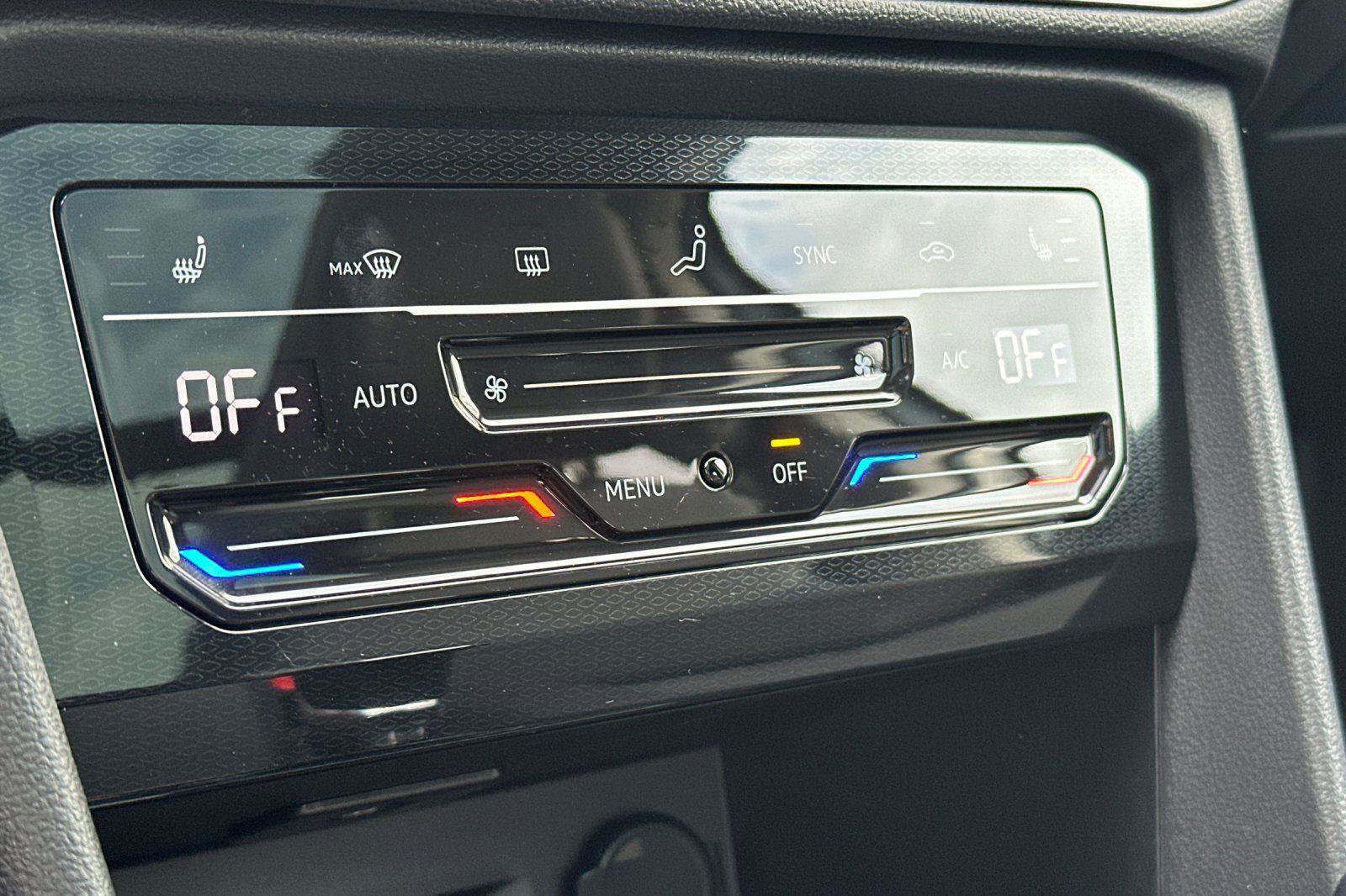 New 2026 Volkswagen Taos SE image 19