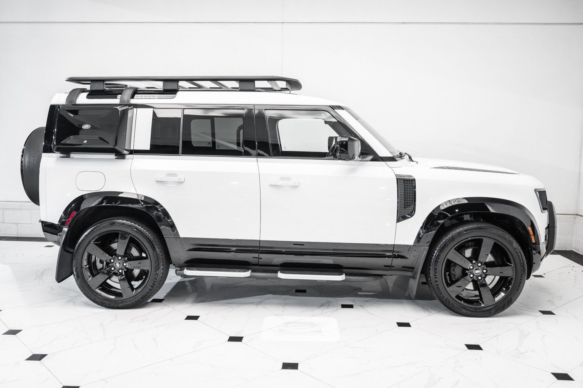 Used 2022 Land Rover Defender 110 X-Dynamic SE image 6