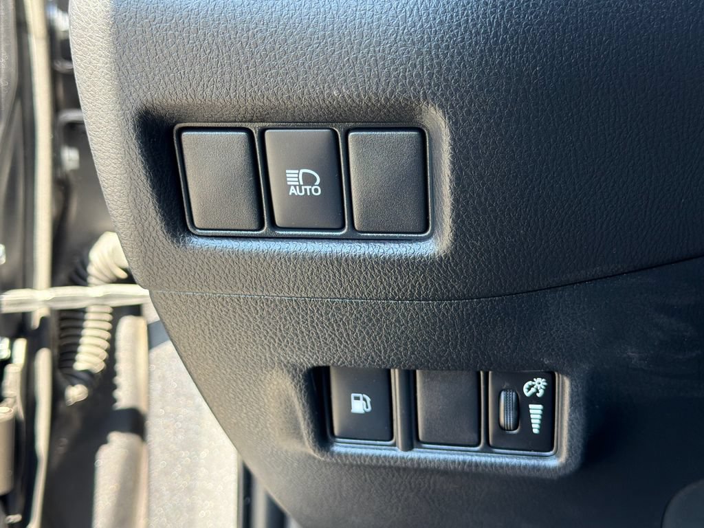 Used 2018 Toyota C-HR XLE FWD image 21