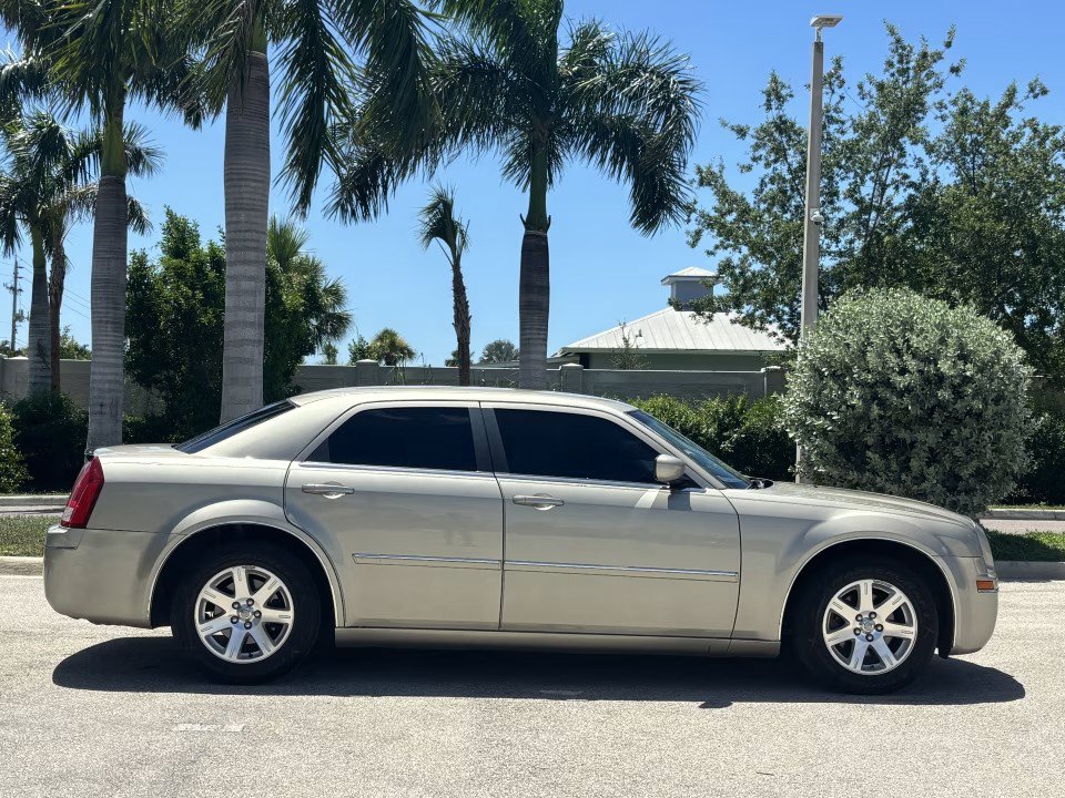 Used 2006 Chrysler 300 Touring RWD image 5