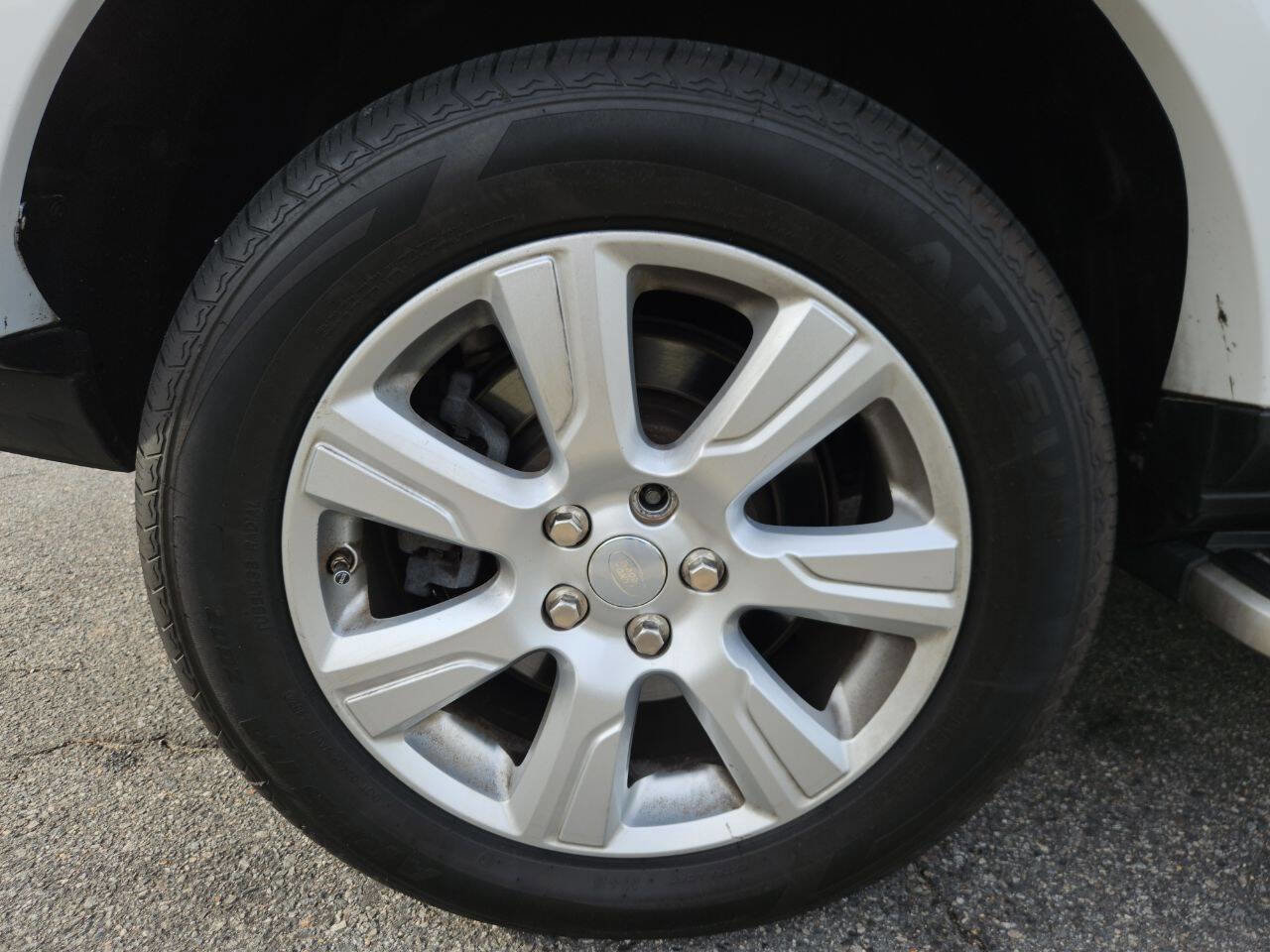 Used 2016 Land Rover LR4 HSE Silver Edition AWD/4WD image 30