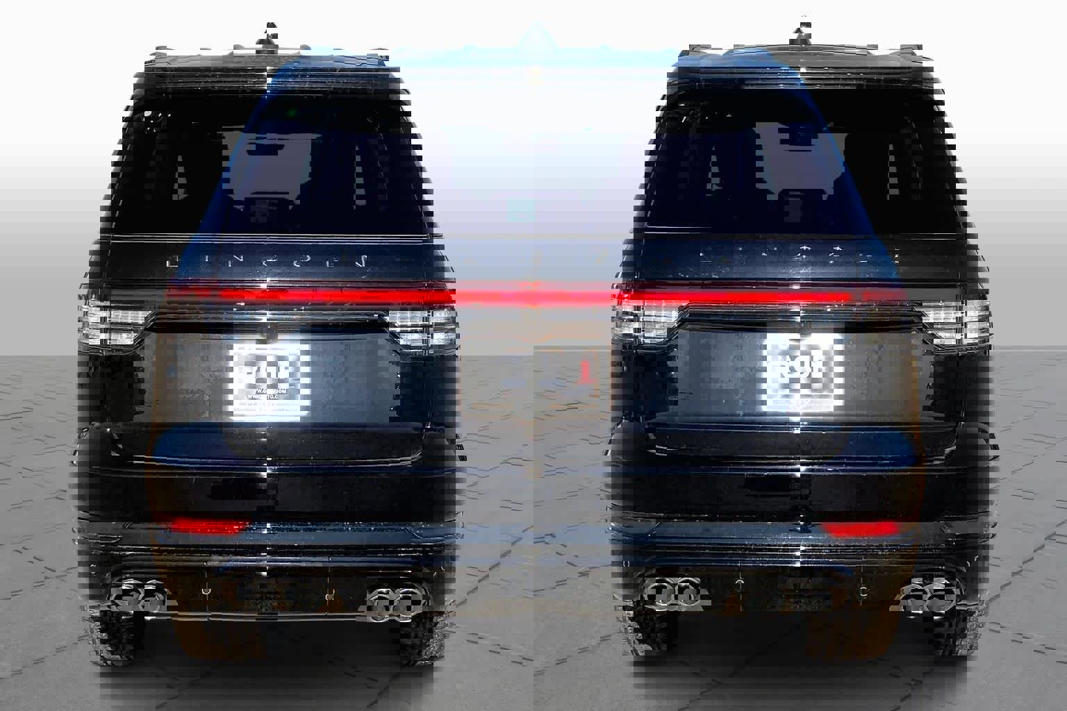 New 2026 Lincoln Aviator AWD w/ Jet Appearance Package image 4