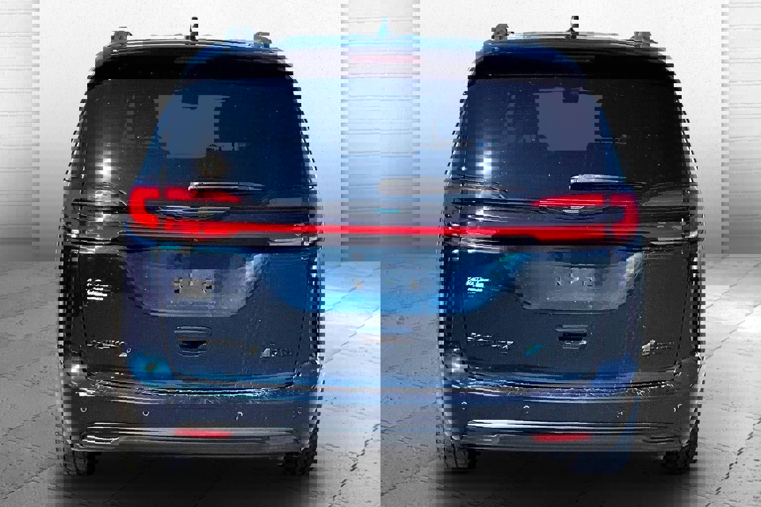 Used 2021 Chrysler Pacifica Touring-L w/ Uconnect Theater Family Group image 2