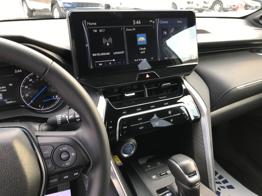 Used 2022 Toyota Venza XLE image 18