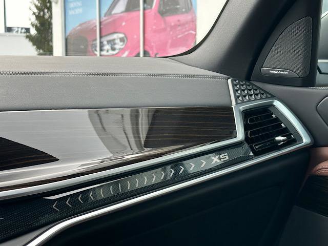 Certified 2024 BMW X5 xDrive50e w/ Premium Package image 31