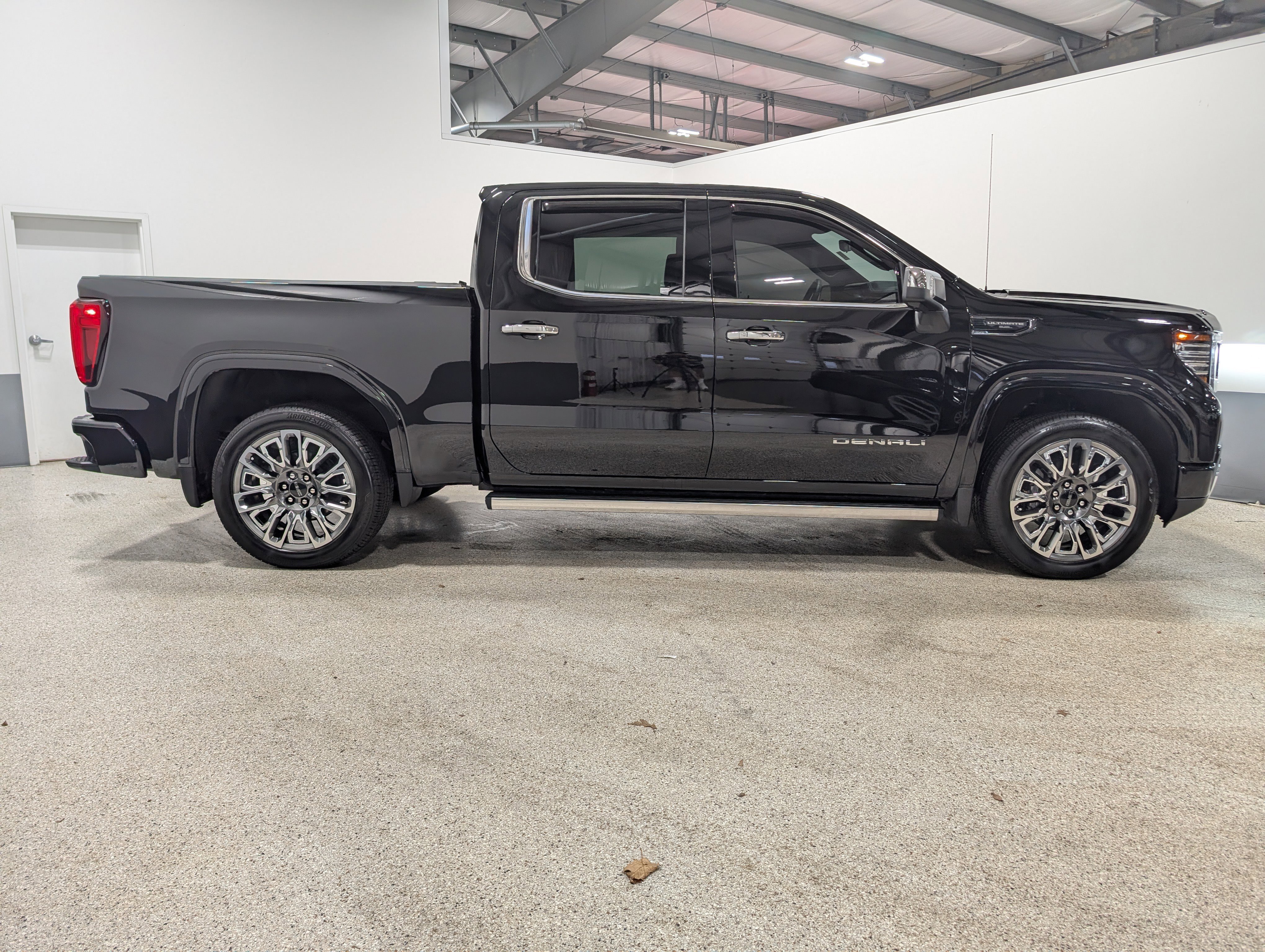 Used 2025 GMC Sierra 1500 Denali Ultimate image 2