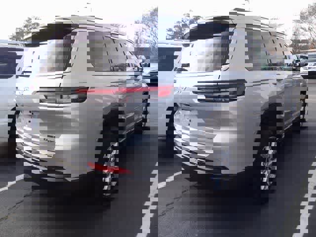 Used 2023 Jeep Grand Cherokee L Limited image 4