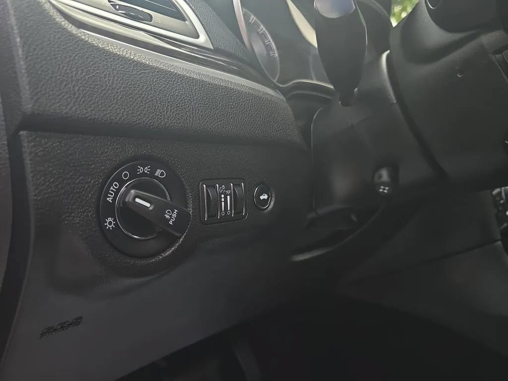 Used 2020 Chrysler 300 Limited RWD image 20