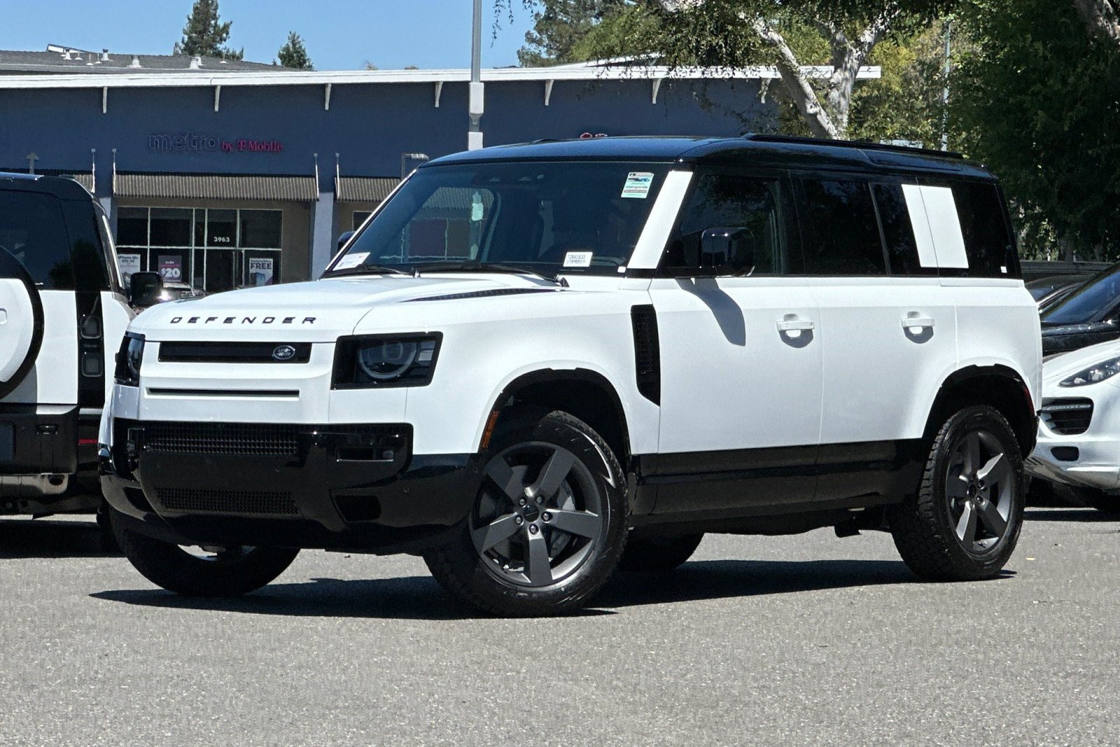 New 2026 Land Rover Defender 110 X-Dynamic SE AWD/4WD image 1