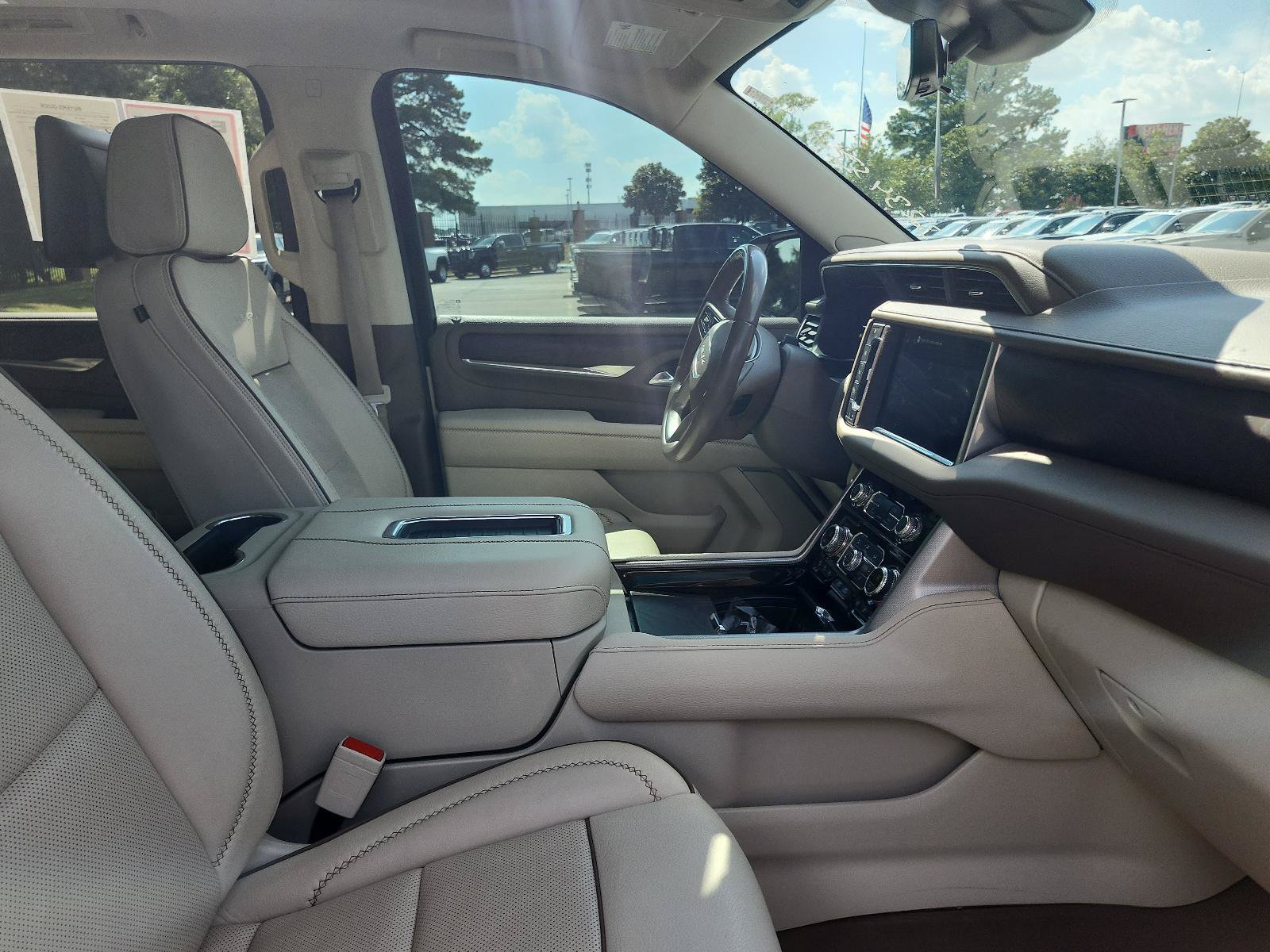 Certified 2023 GMC Yukon XL Denali w/ Denali Reserve Package AWD/4WD image 8
