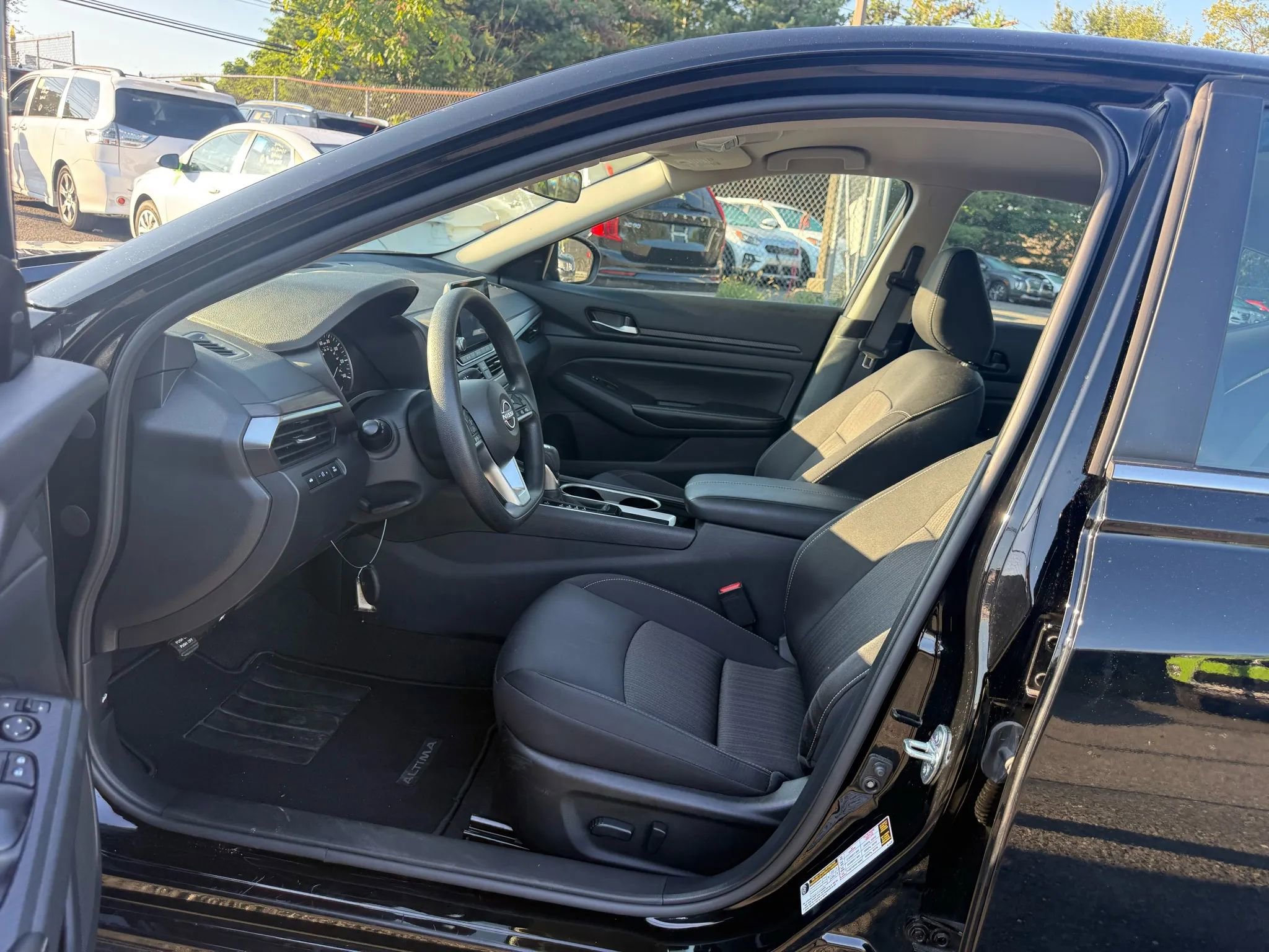 Used 2024 Nissan Altima 2.5 SV image 24