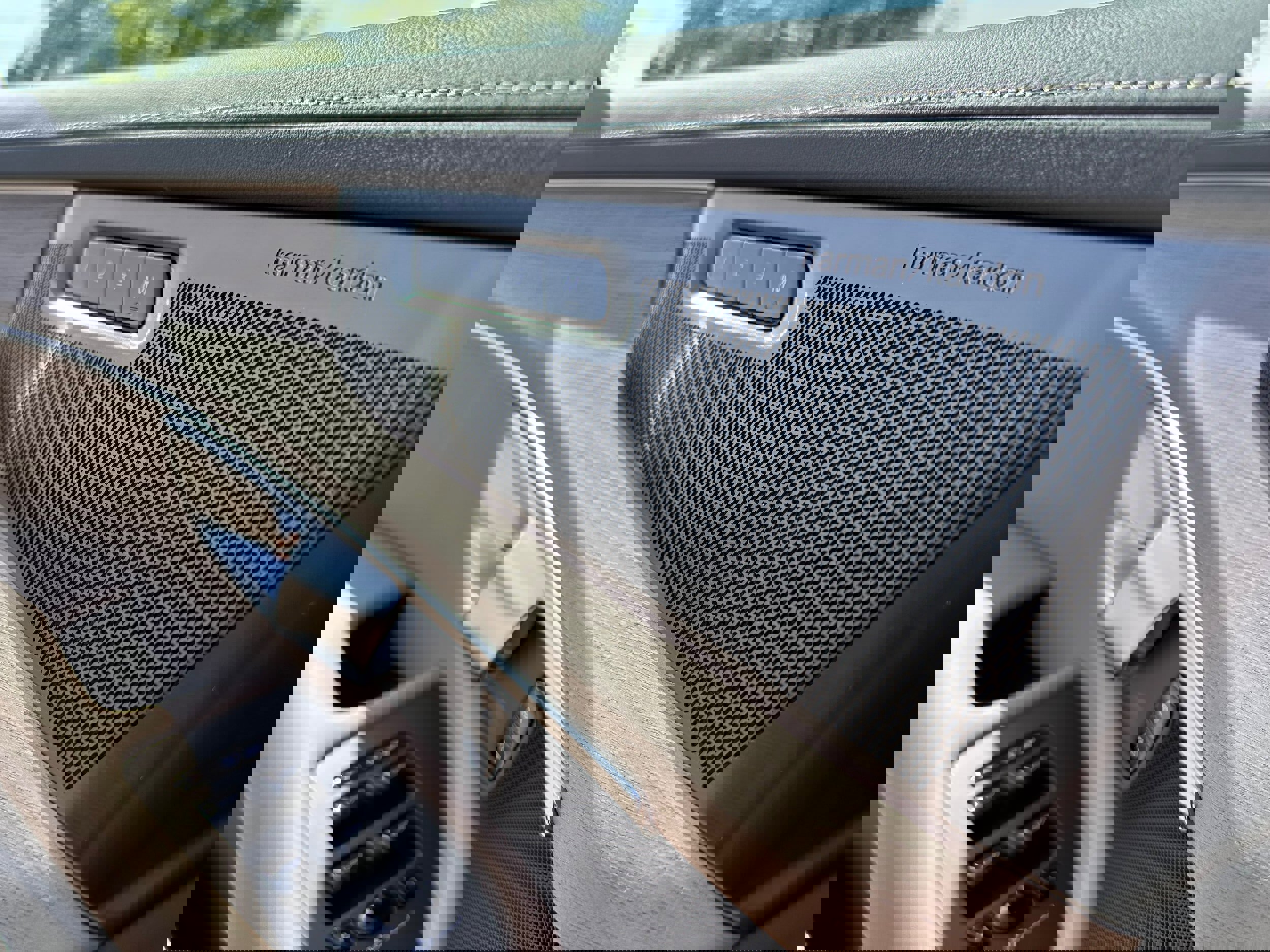 New 2026 Volvo XC90 B6 Plus w/ Protection Package Premier image 18