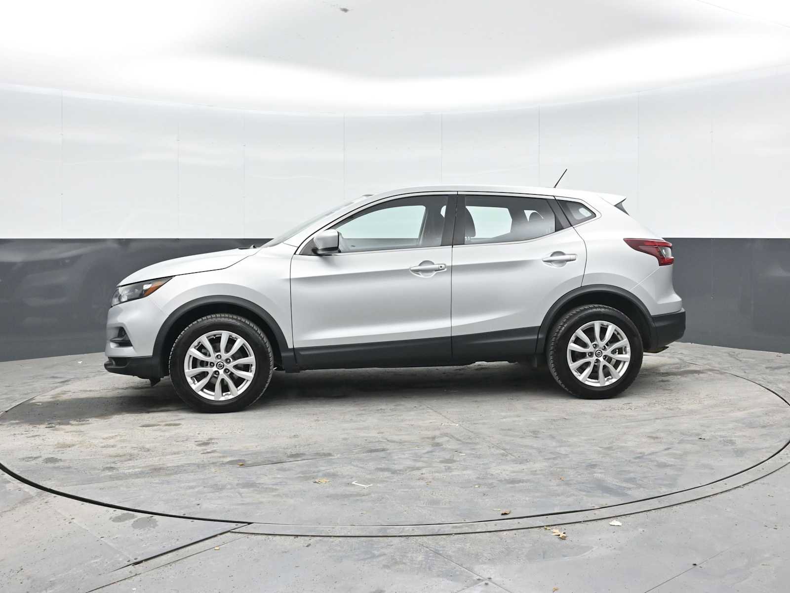 Used 2021 Nissan Rogue Sport S FWD image 3