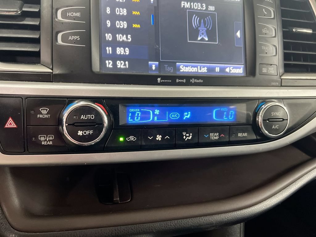 Used 2018 Toyota Highlander XLE AWD/4WD image 16