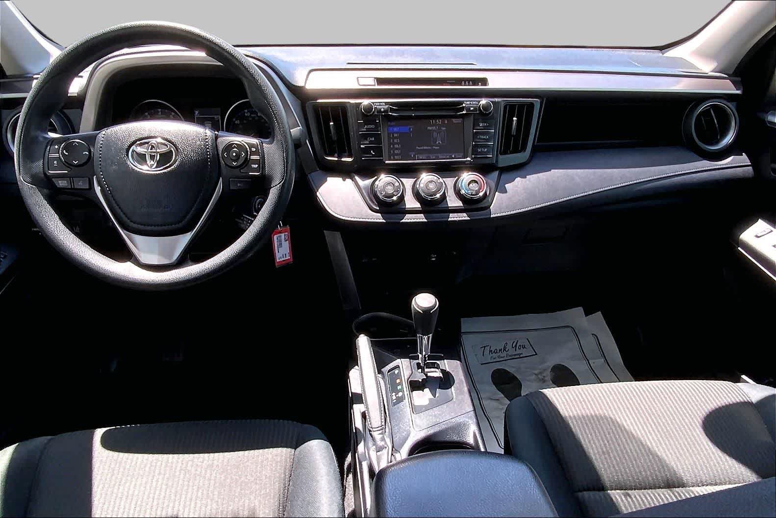 Used 2018 Toyota RAV4 LE AWD/4WD image 15