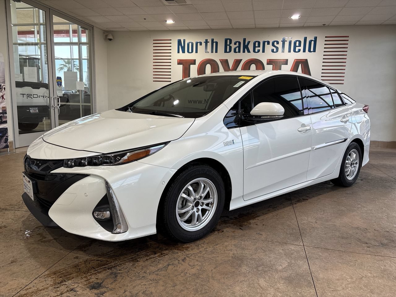 Certified 2020 Toyota Prius Prime Limited FWD image 1