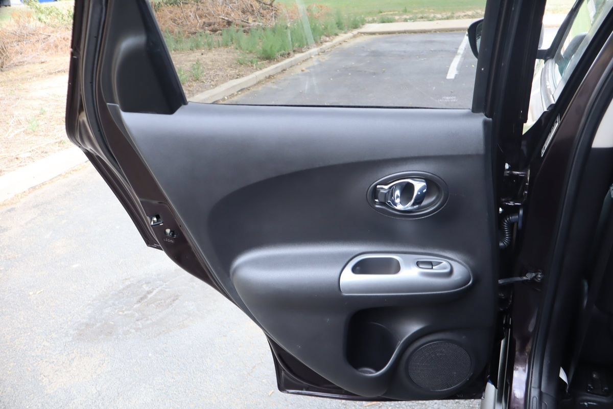 Used 2015 Nissan Juke SV AWD/4WD image 24