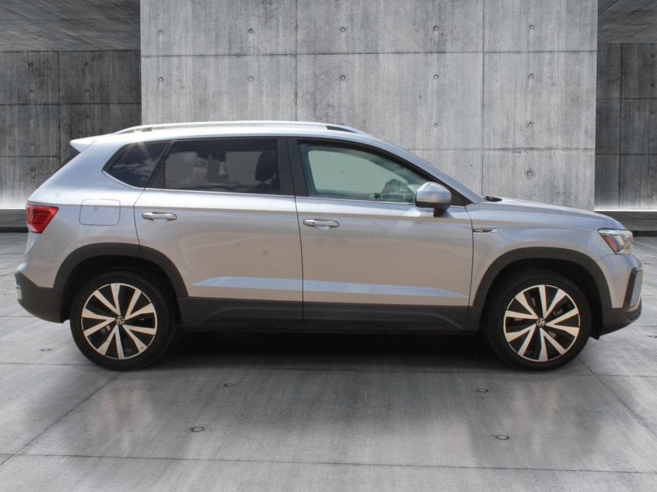 Used 2024 Volkswagen Taos SE FWD image 9