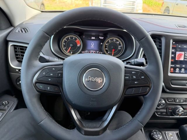 Used 2022 Jeep Cherokee Trailhawk AWD/4WD image 16