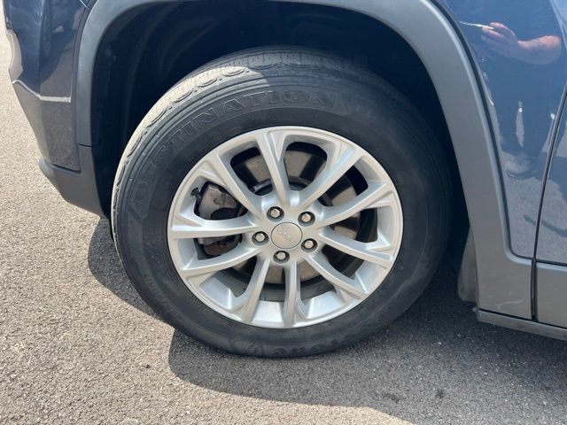 Used 2020 Jeep Cherokee Latitude FWD image 34