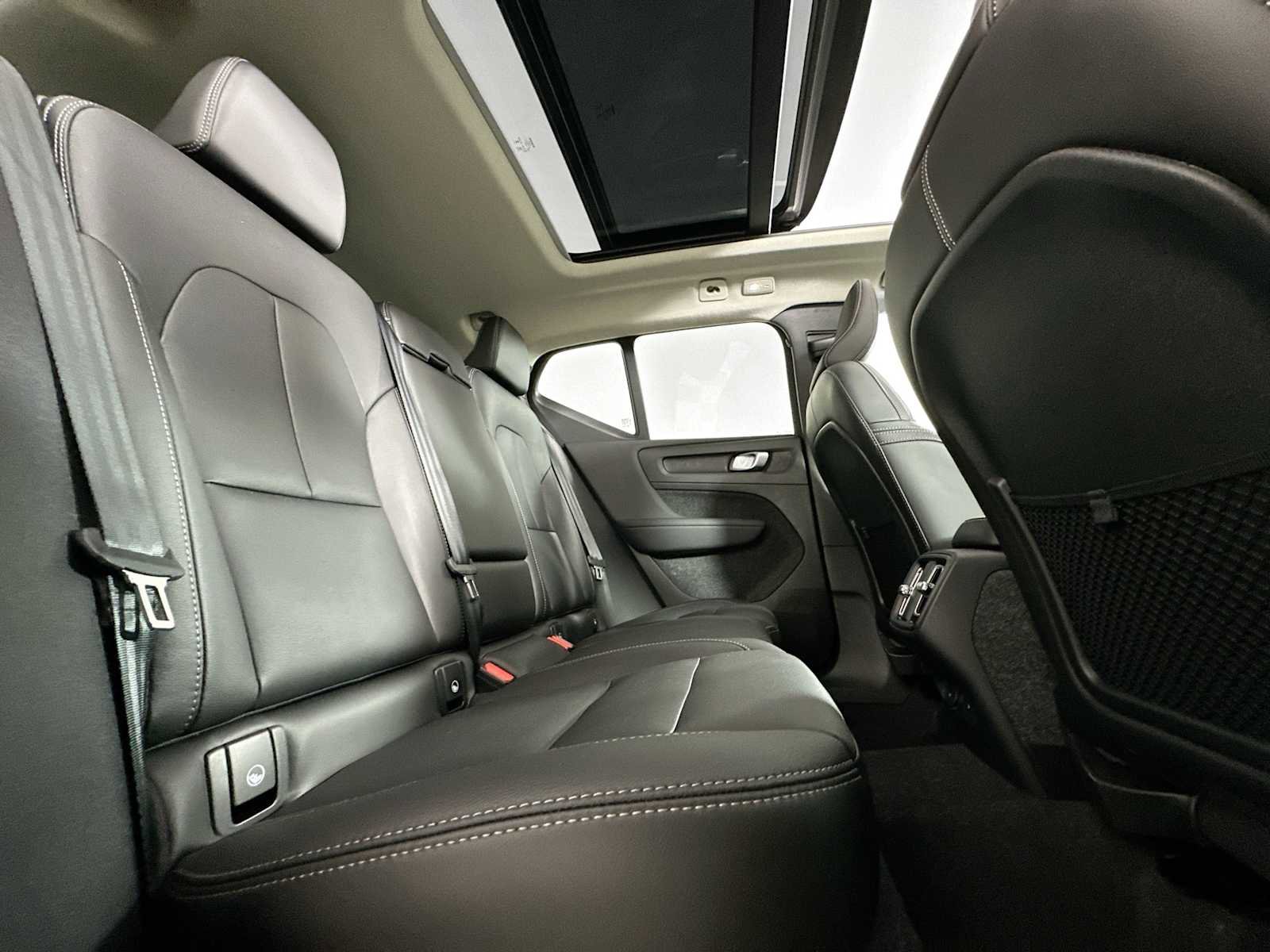 Used 2025 Volvo XC40 B5 Core w/ Protection Package Premier image 26