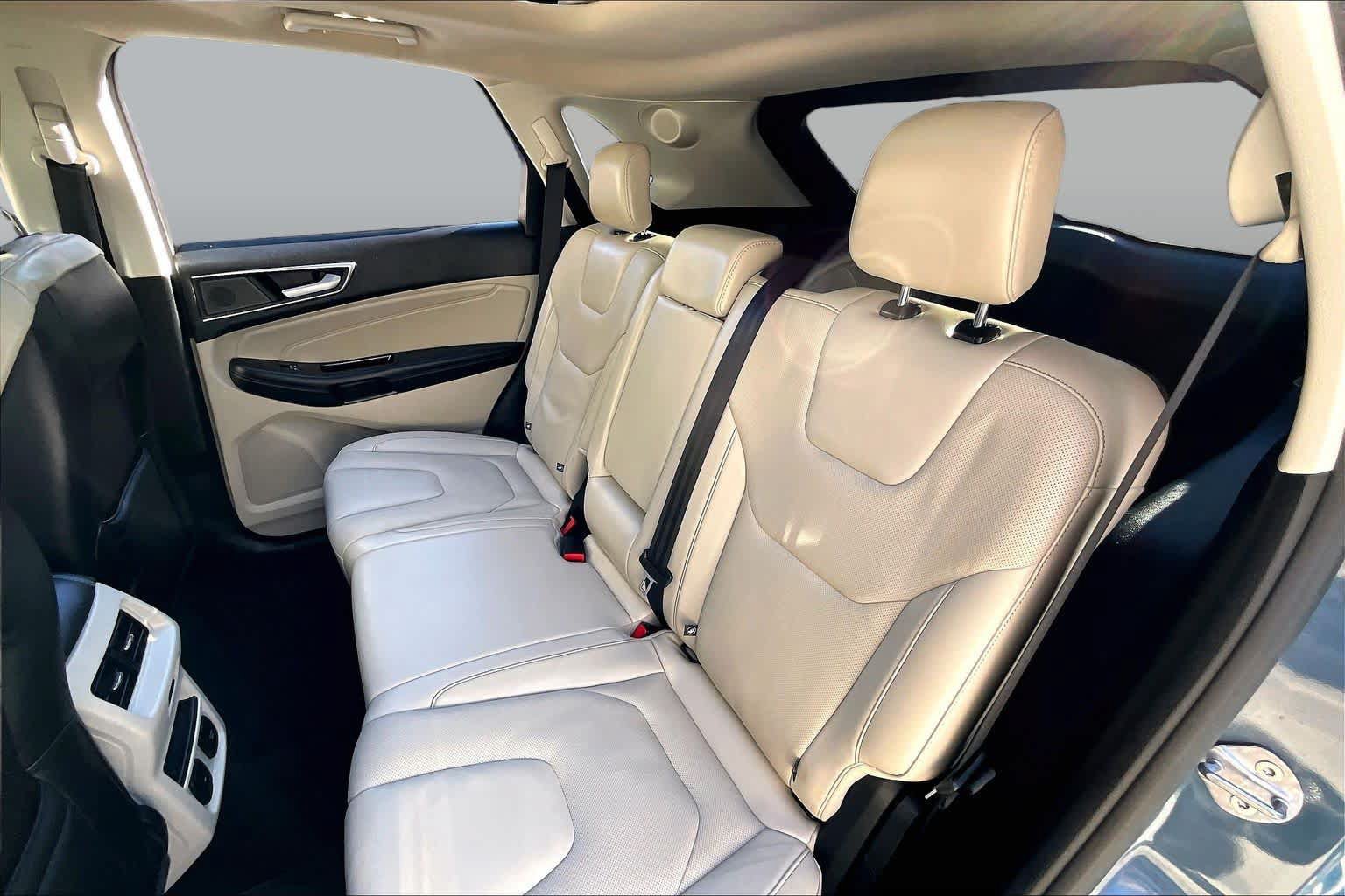Used 2019 Ford Edge Titanium w/ Equipment Group 301A FWD image 20