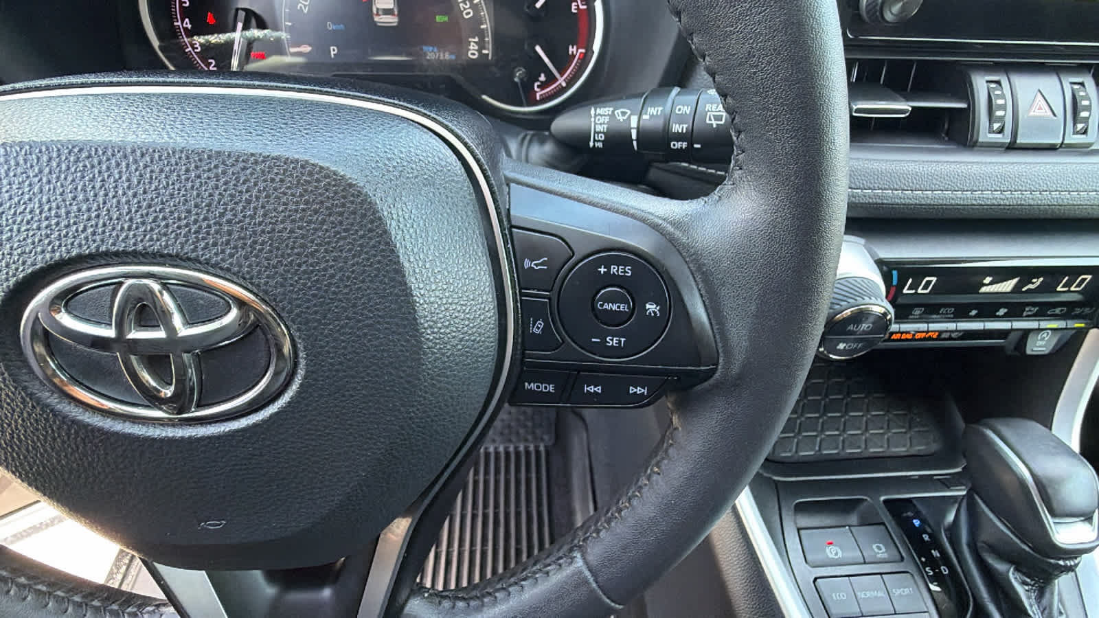 Used 2023 Toyota RAV4 XLE Premium FWD image 20