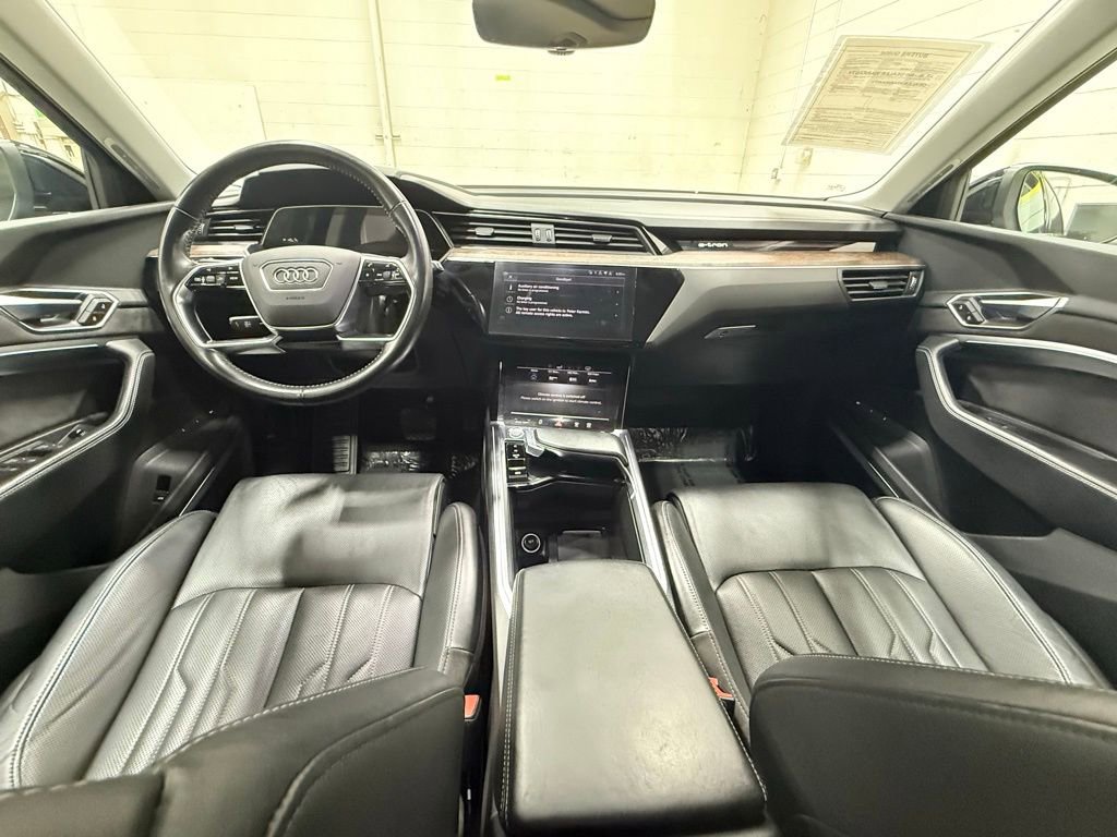 Used 2019 Audi e-tron Prestige w/ Prestige Package AWD/4WD image 33