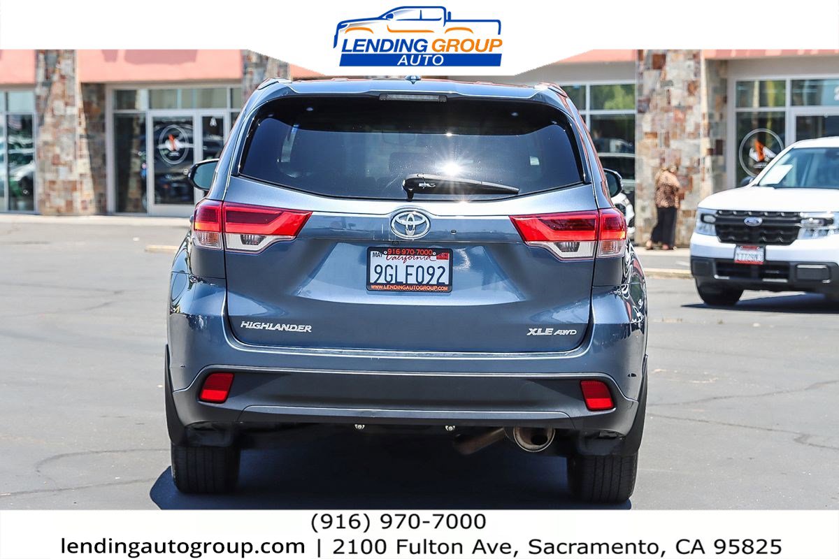 Used 2019 Toyota Highlander XLE w/ Carpet Mat Package (TMS) image 3