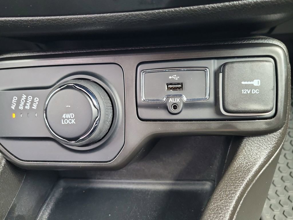 Used 2023 Jeep Renegade Latitude image 18