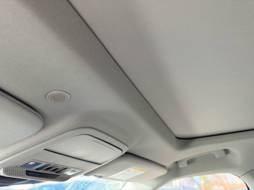 Used 2022 Ford Explorer XLT w/ Equipment Group 202A image 22