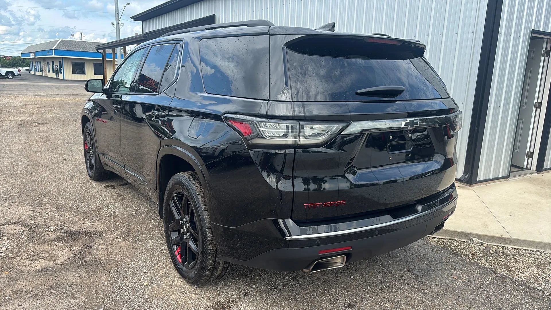 Used 2019 Chevrolet Traverse Premier w/ Redline Edition FWD image 3